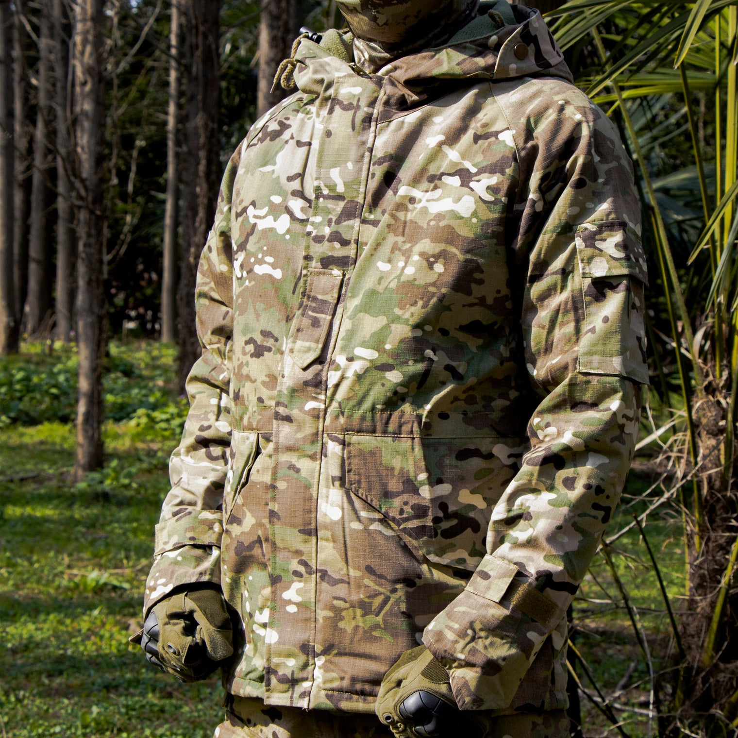 The G8 Soft Shell Tactical Jacket Coat Military Fleece Hooded. This classic jacket is built to last. You'll enjoy free range of motion thanks to a bi-swing back, and drawcord at the waist, bottom, and hood offer added protection and warmth.
